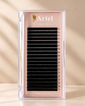 Caixa de pestanas Ariel aberta, com as fitas de pestanas pretas